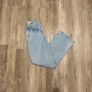 A&F Curve Love High Rise 90’s Relaxed Jean